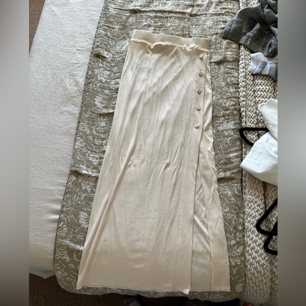 Maxi skirt with slit